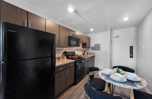 Corryville Apartment | Upscale 2 Bed Suite — Mins to Downtown Cincinnati!