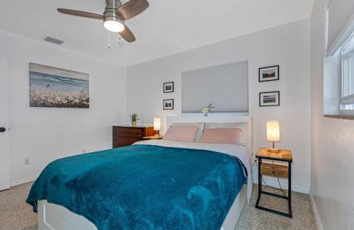 Childs Park House | Upscale 2br House Wprivate Yard & Parking