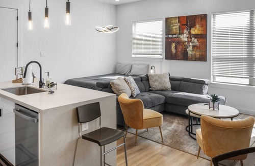 OST - South Union House | Upscale 3BR Crib Sleeps 12 Garage Gym Access