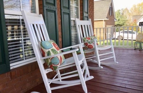 Bluff City House | Upscale 4 BR home in Northeast TN