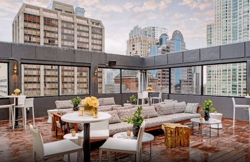 Streeterville House | Upscale City Center Stay | Prime Locale | City Views | Pets Allowed