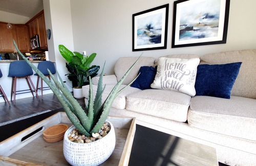 Downers Grove Condo | Upscale Condo Close to, Free Parking, Fireplace, Non Smoking Community