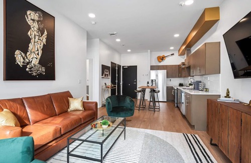 Edgehill Condo | UPSCALE Cozy Nashville Condo★ POOL, PATIO, PARKING
