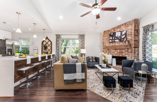 Barker House | Upscale Haven - Great Southwest Equestrian Center