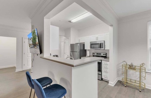 Southwest Raleigh Apartment | Upscale King 2BR Suite Mins to Downtown Raleigh!