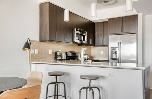 Del Rey Apartment | Upscale Marina del Rey 2BR w/Pool & Gym, steps to beach, by Blueground