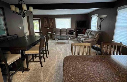 Iron Mountain House | Upscale & quiet great for remote work in town