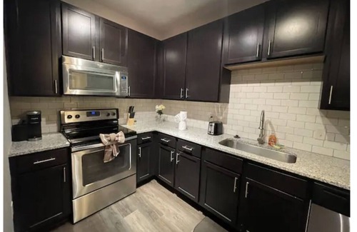 Barclay Downs Apartment | Upscale Studio in Ritzy SouthPark Charlotte/King Bed/Balcony/Free Parking!