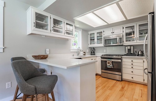 Bellingham Villa | Upscale Waterfront Home on Lake Samish with Hot Tub and Dock