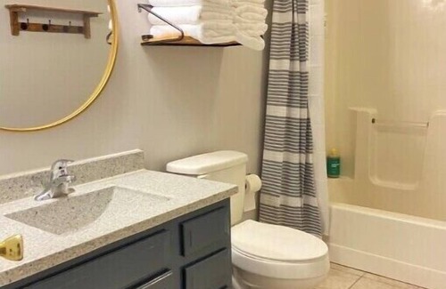 Bourbonnais Apartment | Upside Inn