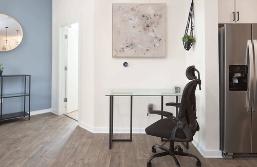 First Ward Apartment | Uptown 1st Ward Corner Unit Superior 2BD Apt