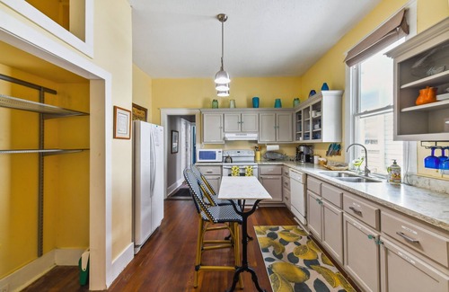 Irish Channel House | Uptown double near shopping, restaurants and bars!
