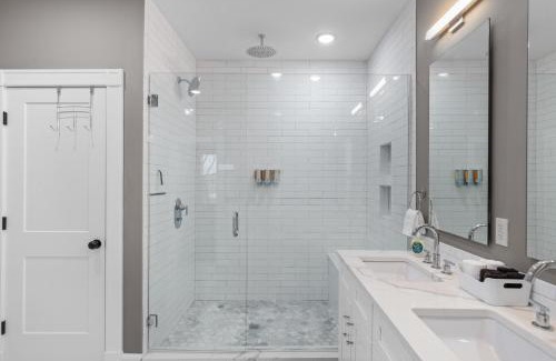 The Gate House | Uptown Elegant Escape | JZ Vacation Rentals