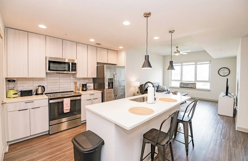 Third Ward Apartment | Uptown Furnished Apartments near BOA Stadium by RedAwning