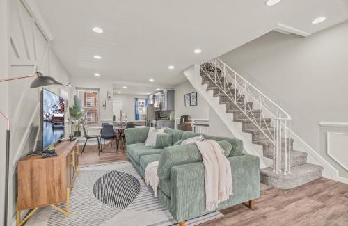 Olney-Oak Lane House | Uptown Gem! A Family Home Free Early Check-in!