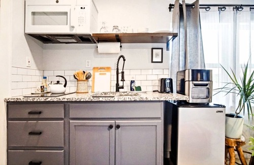 Corridor South Apartment | Uptown OKC Studio | 15 mins to OKC State Fair Park #03D