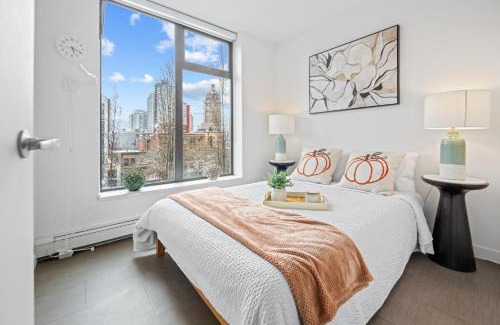 Gastown Apartment | Urban 2BR Apartment with Balcony in Downtown Vancouver
