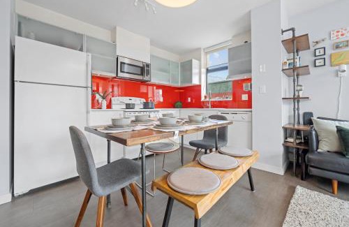 Gastown Apartment | Urban 2BR Apartment with Balcony in Downtown Vancouver