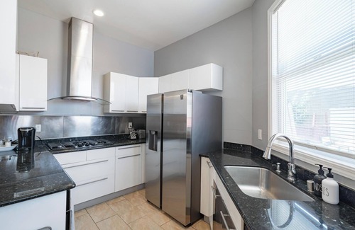 Davis Tract House | Urban 3BR 7-mins to Oakland Airport