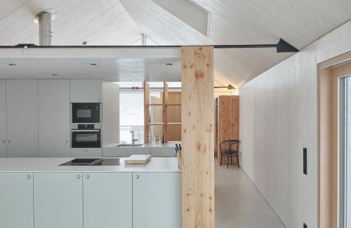Maurach House | Urban Alpine Penthouse with Lake View