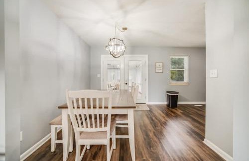 Buechel Apartment | Urban Excitement Suburban Calm Hot Tub & Game Room