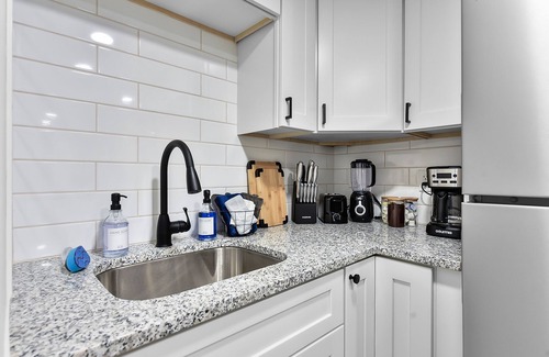 Midtown Crossing Apartment | Urban Hideaway: Cozy Contemporary Studio Apt 3