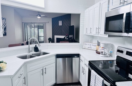 Baymeadows Apartment | Urban Oasis Getaway