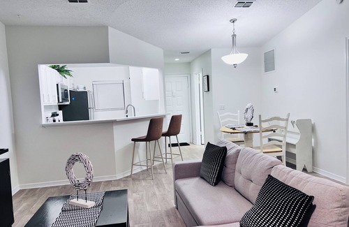 Baymeadows Apartment | Urban Oasis Getaway