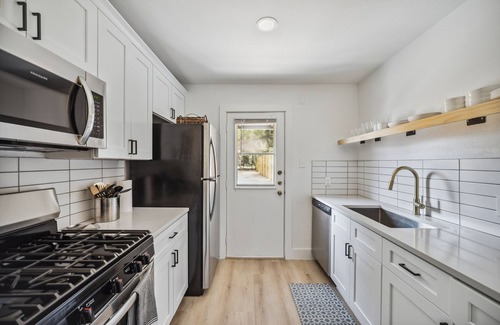 South Lamar House | Urban Oasis in the Heart of ATX! Central, Perfect for Families & Pet-friendly!