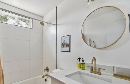 South Lamar House | Urban Oasis in the Heart of ATX! Central, Perfect for Families & Pet-friendly!