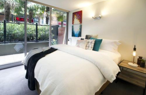 Port Melbourne Apartment | Urban Sea Drift
