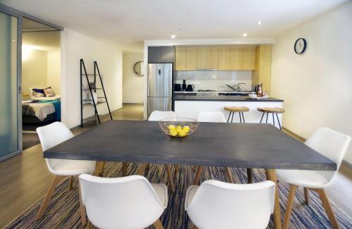 Port Melbourne Apartment | Urban Sea Drift