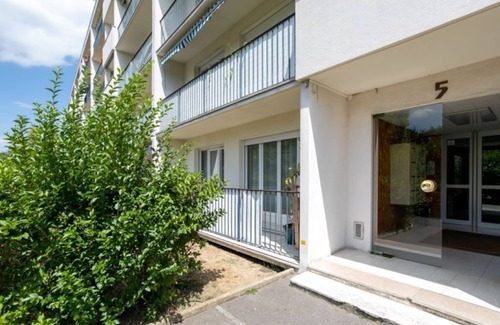Levriere - Haye aux Moines Apartment | Urban Serenity