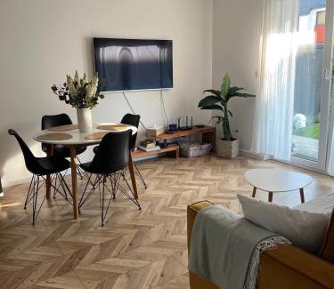 Rumia Apartment | Uroczy apartament z ogrodem