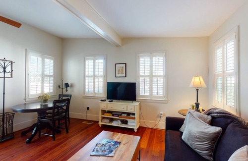 Cannonborough Elliotborough House | 56 m² House ∙ 1 bedroom ∙ 4 guests