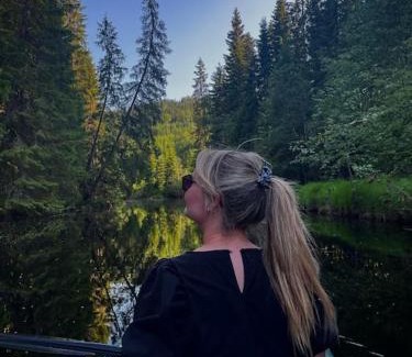 Torsby House | Utsikten - Ny flott hytte, Privat Badstue, Spabad!