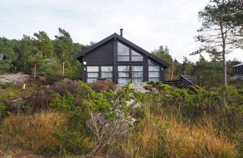 Strand Municipality Cabin | Utsiktshytte ved Sjøen nær Preikestolen