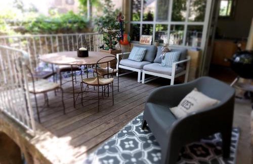 Fontareches Bed & Breakfast | UZES CÔTÉ VILLAGE - Chambre d'hôtes