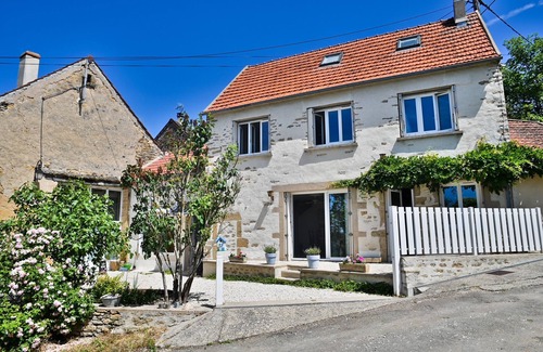 Saint-Pere Cottage | Vézelay 4* hill view