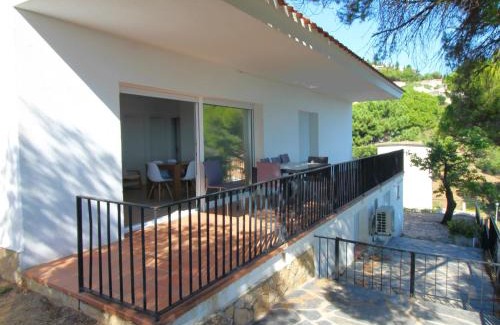 Llanca House | V. FANÉ ESQ - Casa con jardín y vista mar en Llançà acabada de reformar - ES-228-10