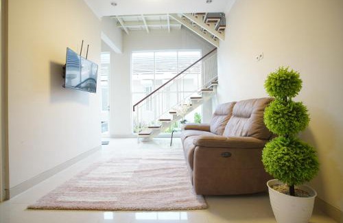 Catur Tunggal House | V living