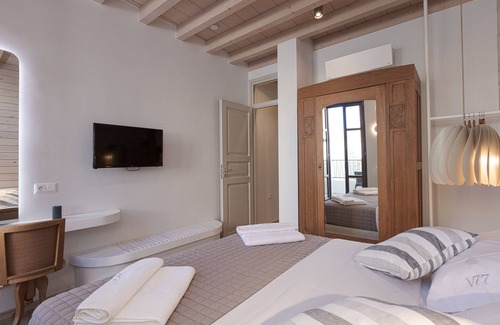 Old Town Rethymnon House | V77 Seafront Leto Suite with roof top hot tub.