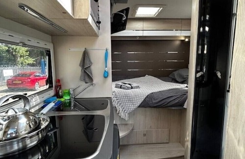 Heaton House | Vaaroom London Explorers' Pod