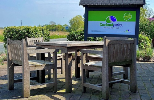 Cappel-Neufeld Apartment | Vacation apartment Hansekogge 4-22, romantic and directly on the dike.