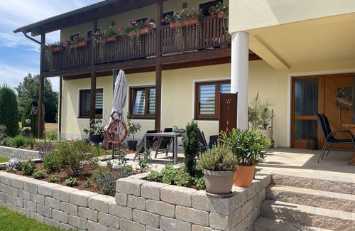 Stausacker Apartment | Vacation apartment (50sqm) with terrace for up to 3 people