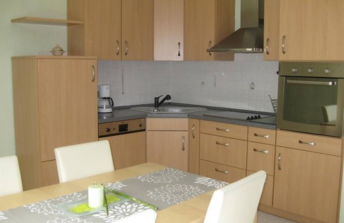 Bedesbach Apartment | Vacation apartment "Am Karl's Brunnen" - apartment/flat, shower and bath, WC, 2