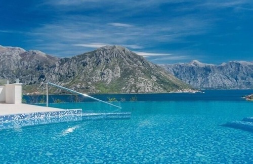 Donji Morinj Apartment | Vacation apartment/apartment for 4 guests with 58m² in Morinj (132710)