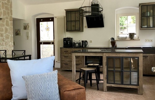 Radeberger Vorstadt Apartment | Vacation apartment in the Villa Graf von Pfeil on the banks of the Elbe