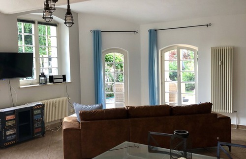 Radeberger Vorstadt Apartment | Vacation apartment in the Villa Graf von Pfeil on the banks of the Elbe