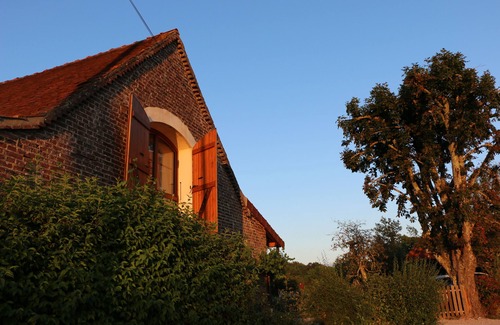 Montcony Apartment | Vacation apartment "Vers le Sud" in a former farmhouse with pool